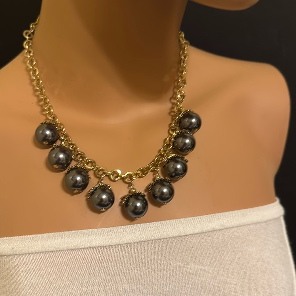 Vintage Alfani gold tone w/large faux hematite beads w/chain link mesh toppers